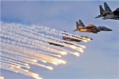 بمباران مردم یمن همچنان ادامه دارد/ سعودی‌ها از بمب‌های فسفری و خوشه‌ای استفاده کردند