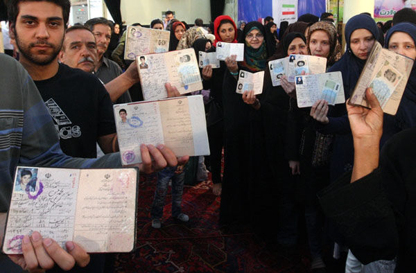 حضور گسترده ی مردم پیش از ساعت 8 صبح در پارس آباد مغان