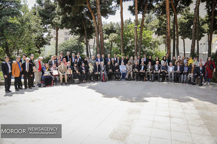 تجلیل از هنرمندان پیشکسوت متولد اردیبهشت ماه و خردادماه