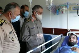 بازدید رئیس دفتر فرماندهی معظم کل قوا از مجروحین حادثه شناور کنارک
