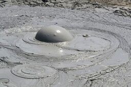مشاهده هفت چشمه گل فشان در یکی از روستاهای بنذرک