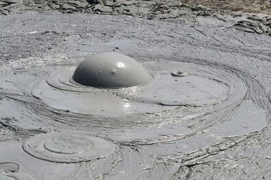 مشاهده هفت چشمه گل فشان در یکی از روستاهای بنذرک