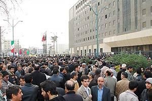 تجمع جمعی از بازنشستگان فولاد کشور مقابل مجلس