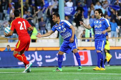 سرخپوشان مدعی، استقلال پر نوسان، سپاهان موفق 