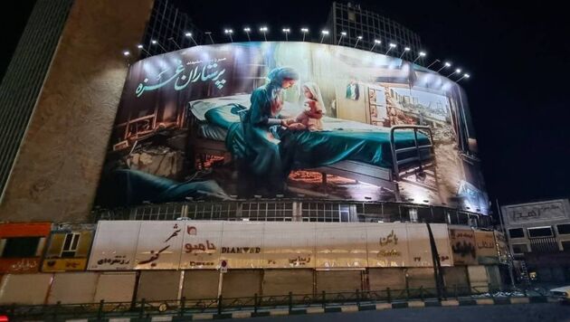 دیوارنگاره میدان ولیعصر(عج) به مناسبت روز پرستار