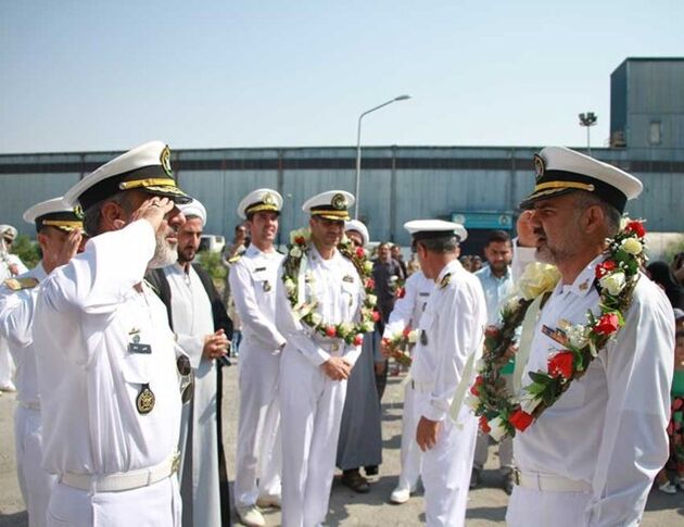 ناوگروه شصت و سوم نیروی دریایی ارتش در بندرعباس پهلو گرفت
