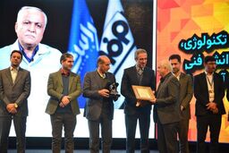 معاون خرید فولادمبارکه چهره‌ تأثیرگذار بومی‌سازی آهن و فولاد سال ۱۴۰۲ شد