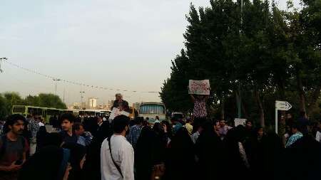 استفاده از دهها دستگاه اتوبوس برای انتقال جمعیت به مصلای تهران و ایجاد ترافیک سنگین در معابر پایتخت