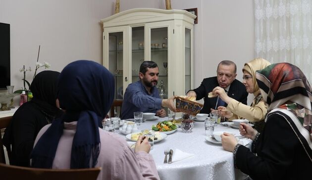 افطاری رجب طیب اردوغان با همسرش +تصاویر