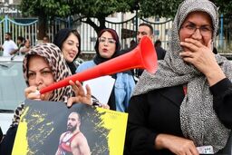 عکس/ استقبال بانوان از پهلوان زارع