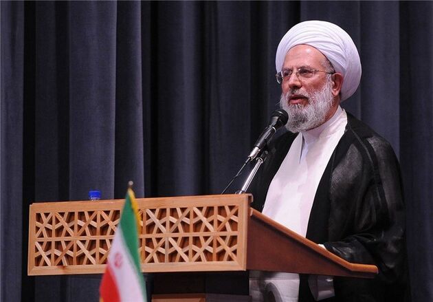 مرحوم آیت الله مشکینی یکی از بزرگان صلحا و علمای ربانی بود