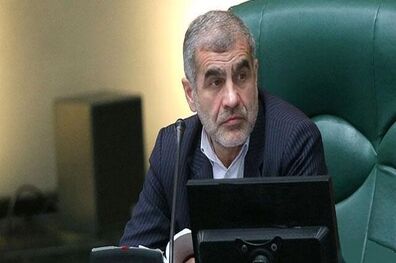 مسئولان دولتی حق نشستن بر صندلی نمایندگان را ندارند