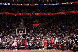 گلدن استیت به سومین پیروزی خود دست یافت