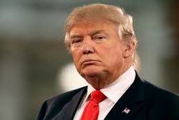 ترامپ اولین اسناد رسمی ریاستجمهوری را امضا کرد