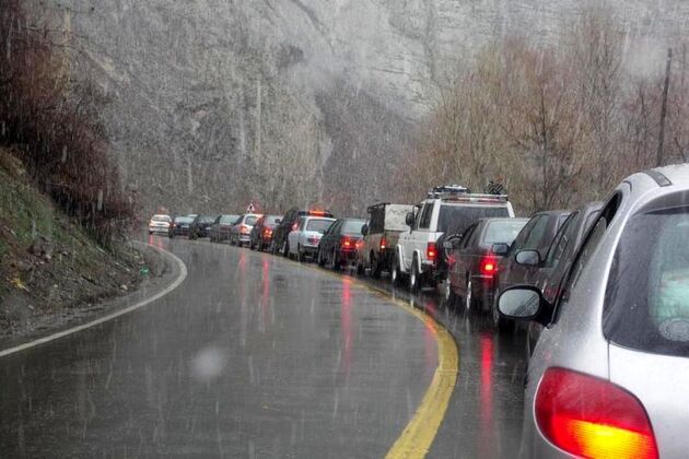 بارش باران در برخی از محورهای سه استان گیلان،گلستان و مازندران