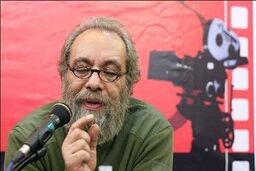 دلایل پنج هزار کلمه ای فراستی درباره ضعف «فروشنده»