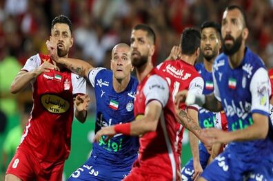 استقلال ۴ امتیاز از پرسپولیس جلو افتاد!