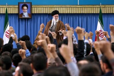 هزاران نفر از دانش‌آموزان و دانشجویان با رهبر انقلاب دیدار کردند