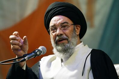 تلاش شود هر زنی در خانه، قالیبافی و خیاطی کند
