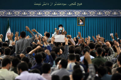 جلسه اقتصادی سران قوا، آنطور که باید به هدف خود نرسید/مسائل گوناگون کشور مگر قابل رفراندوم است؟