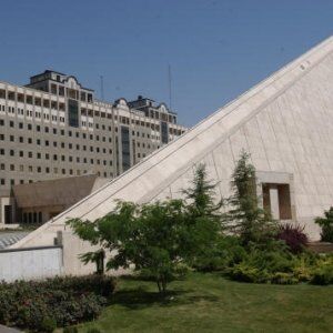 ساختمان مجلس در کنترل نیروهای امنیتی قرار دارد