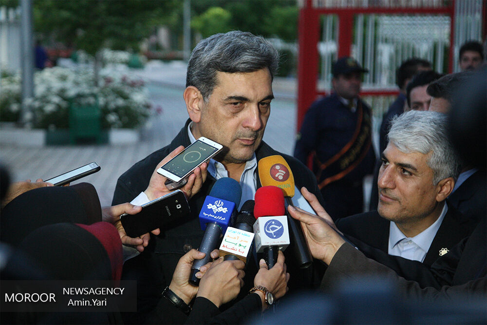 مکالمه پیروز حناچی با شهردار وین حول محور ویروس کرونا