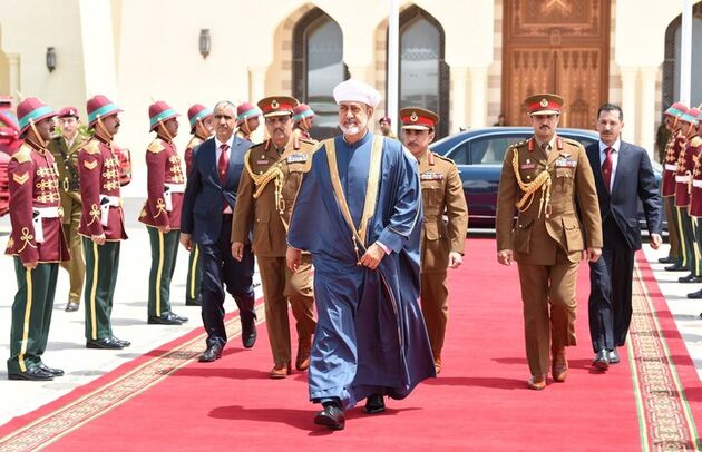 پادشاه عمان وارد تهران شد