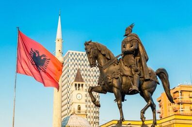 حمله مخالفان دولت آلبانی به ساختمان پارلمان