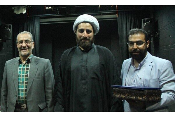 تقدیر بنیاد شهید از کارگردان نمایش «آخه اینجا نزدیک نره به خدا»