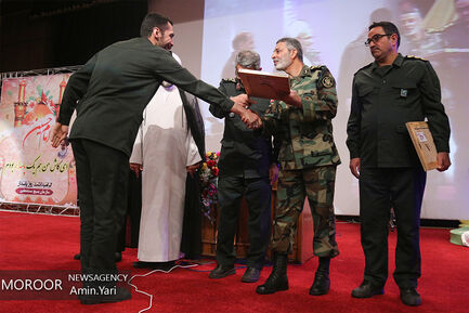 تجلیل از رزمندگان مدافع حرم