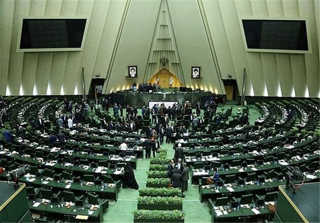 تجمع آزادگان و جانبازان مقابل مجلس برای اصلاح یک ماده