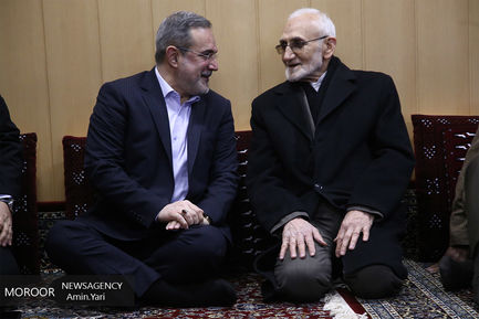 نواختن زنگ انقلاب در مدرسه دخترانه رفاه