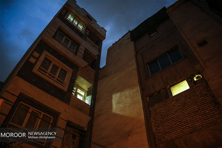 فرو ریختن ساختمان قدیمی در خیابان وحدت اسلامی