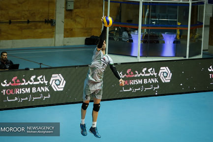 دیدار تیم های والیبال پیکان و شمس