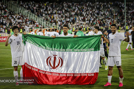 جشن صعود به جام جهانی روسیه در پایان بازی ایران و ازبکستان