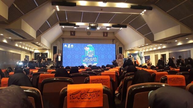 آیین تجلیل از مادران و همسران شهدا با حضور رئیس رسانه ملی