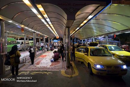 افطاری در  ترمینال تاکسی ونک