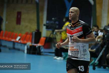 دیدار تیم های والیبال بانک سرمایه و شهرداری تبریز