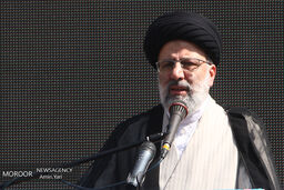نباید منتظر لبخند، اقدام و اراده دیگران بود