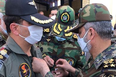 اعطای «نشان فداکاری» به مدیر طرح‌های محرومیت‌زدایی «نزاجا» 