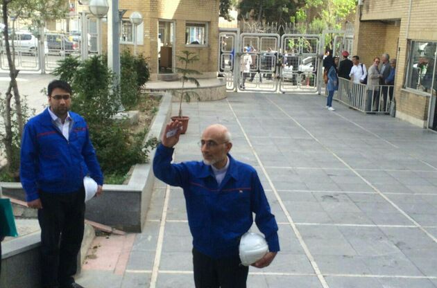 میرسلیم برای ثبت نام ریاست جمهوری وارد وزارت کشور شد 