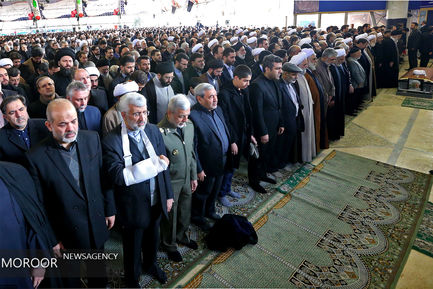 اقامه نماز بر پیکر آیت الله هاشمی رفسنجانی توسط مقام معظم رهبری