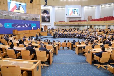 مبارزه با فساد شرط موفقیت در دستیابی به رشد اقتصادی است