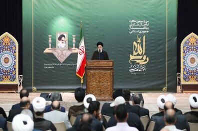 محور گفتمان امام خمینی (ره) ایستادگی بر حق و عدالت بود