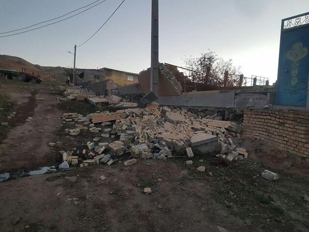 مناطق زلزله زده میانه و سراب از بسته های غذایی یک ماهه برخوردار شدند