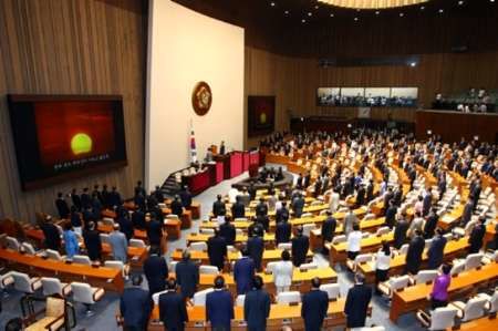 بروز بحران در حزب حاکم کره جنوبی پس از استیضاح رئیس جمهوری