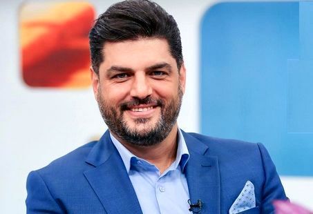 سام درخشانی در کنار یک نماینده مجلس +عکس