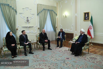 تقدیم استوارنامه سفرای جدید به رییس جمهور