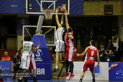 دیدار تیم های ملی بسکتبال ایران و عراق