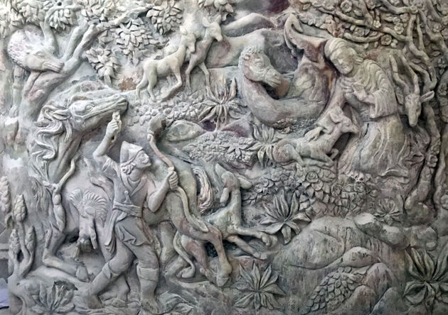 رونمایی از تابلو سنگی برجسته ضامن آهو در نمایشگاه بین‌المللی